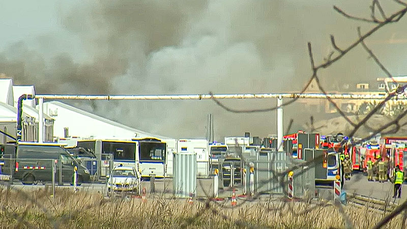 Ex Flughafen Berlin Tegel Feuer In Massenunterkunft F R Gefl Chtete