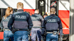 Bundespolizei, Symbolfoto, Polizei, Polizisten, Bahn, Zug, Bahnhof, Racial Profiling