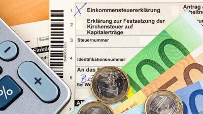 Einkommensteuererklärung, Steuer, Finanzamt, Taschenrechner, Euro, Geld