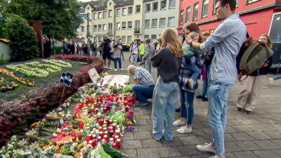 Solingen, Blumen, Kerzen, Trauer, Messerangriff, Menschen