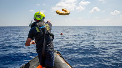 Seenotrettung, SOS Humanity, Mittelmeer, Flüchtling, Boot, Schiff, Geflüchtete