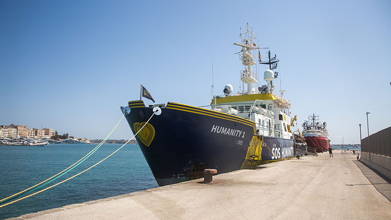 Seenotrettung, SOS Humanity, Ocean Viking, Mittelmeer, Flüchtling, Boot, Schiff, Geflüchtete, Hafen