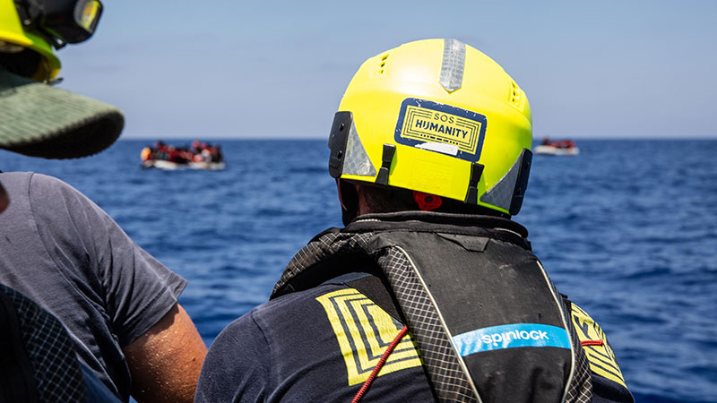 Seenotrettung, SOS Humanity, Mittelmeer, Flüchtling, Boot, Schiff, Geflüchtete