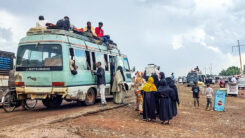 Flucht, Flüchtling, Bus, Sudan, Krieg, Gewalt, Menschen