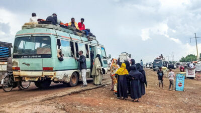 Flucht, Flüchtling, Bus, Sudan, Krieg, Gewalt, Menschen