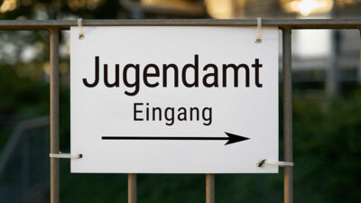 Jugendamt, Schild, Jugendliche, Obhut, Kind, Kindeswohl