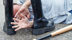 Neonazi, Gewalt, Rechtsextremismus, Baseballschläger, Springerstiefel, Straftat