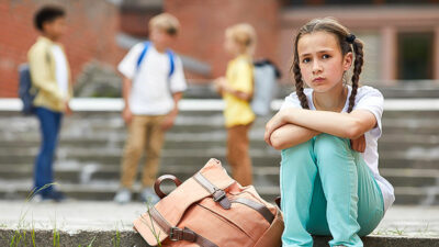 Schule, Schüler, Bildung, Ausgrenzung, Mobbing, Traurig, Mädchen